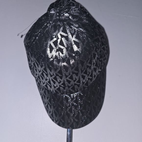 New Michael kors Signature Hat blk & Silver - Picture 8 of 14